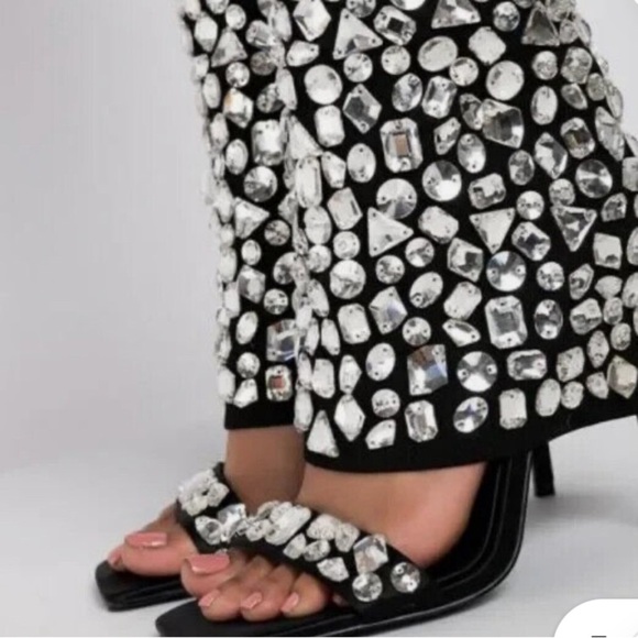 AZALEA WANG STOPPIN THE WHOLE SHOW STILETTO SANDAL IN BLACK - Picture 2 of 6